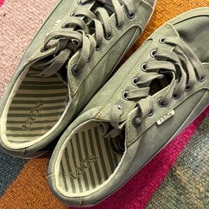 Taos olive / army green sneakers - 10W / NEVER WORN
